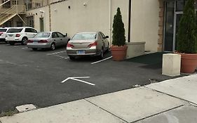 Waterbury Big Apple Motel